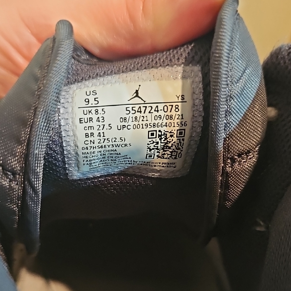 Nike Air High-Top Gray and White Sneakers - Picture 6 of 7